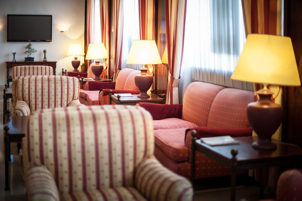 Unzaga Plaza Hotel