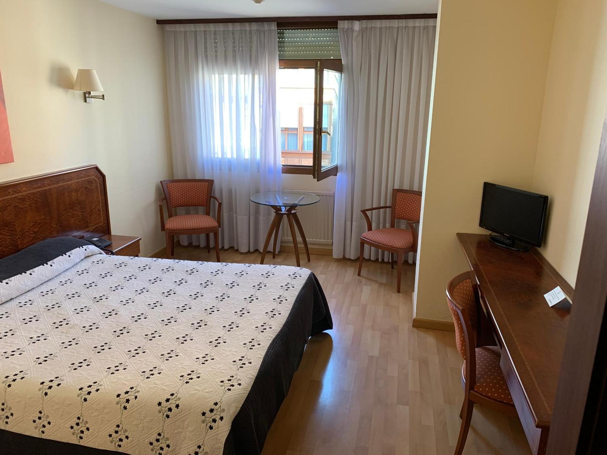 Hotel Unzaga Plaza 3*